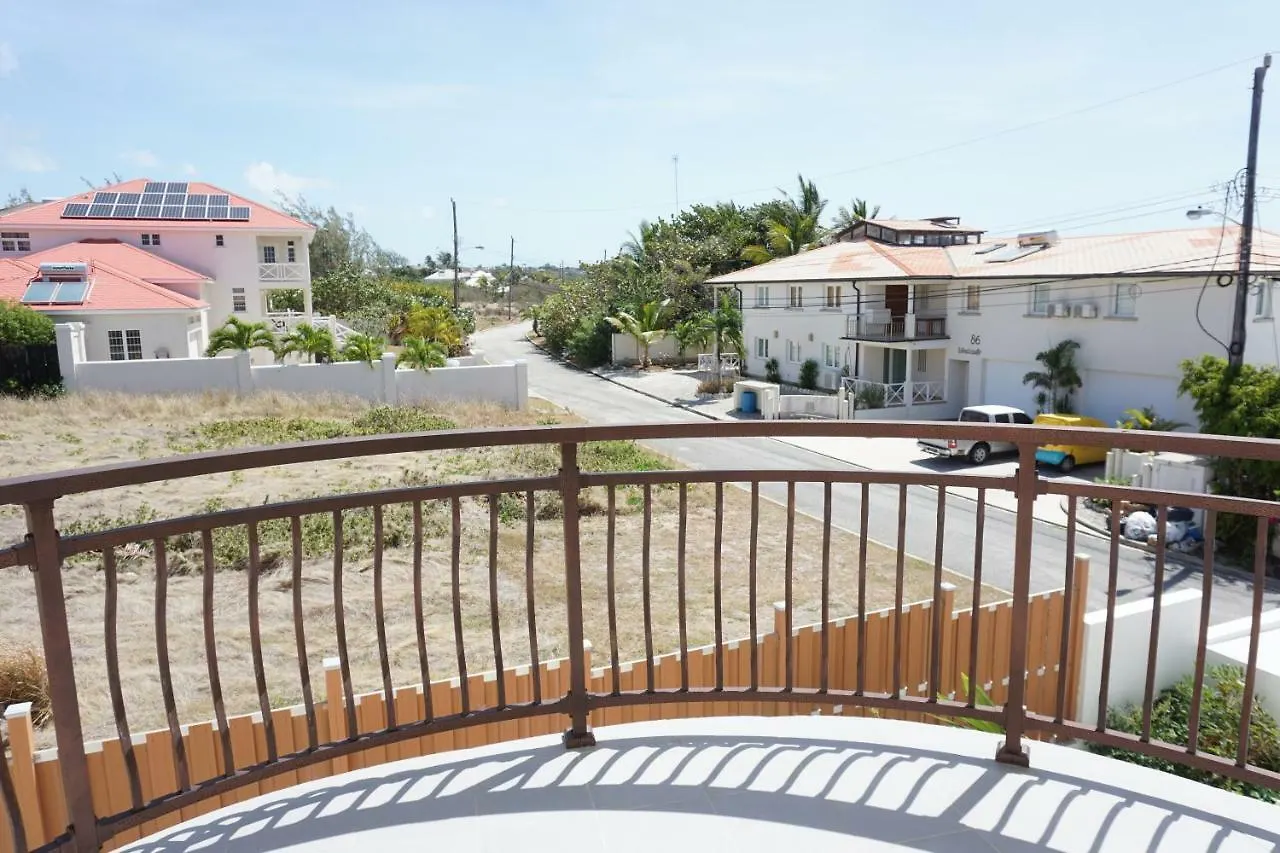 Self Contained Apartment With Private Kitchen Higher Heights, Barbados クライストチャーチ 0*,  バルバドス