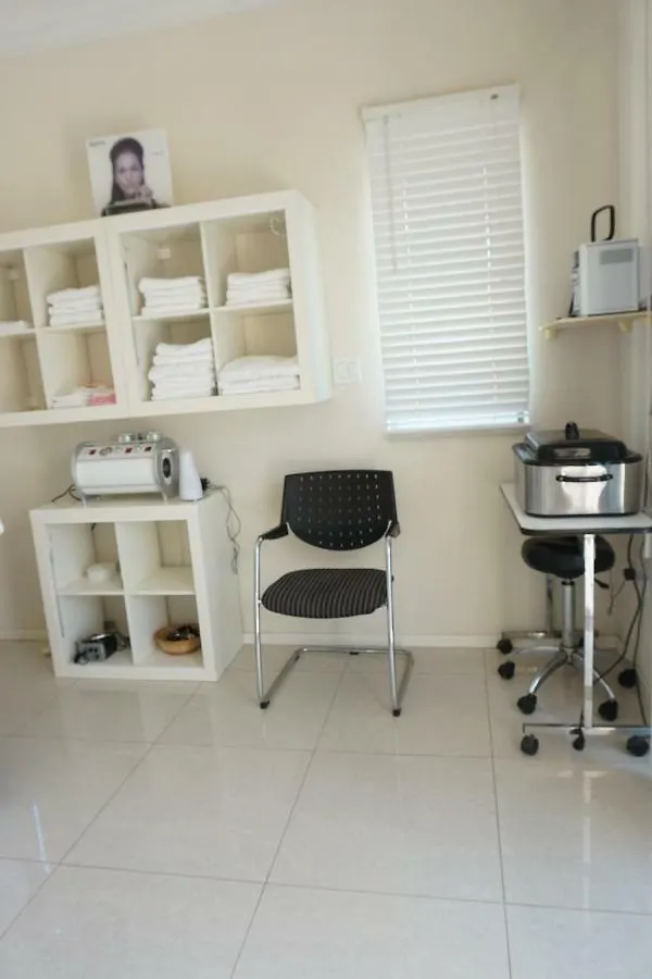 Self Contained Apartment With Private Kitchen Higher Heights, Barbados クライストチャーチ 0*,  バルバドス